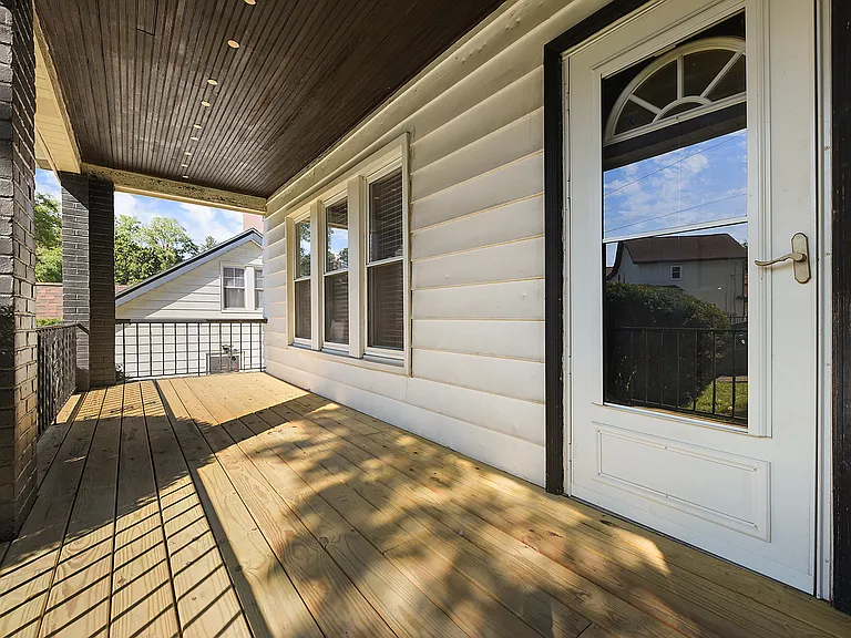 3317 Hill St — Photo 3