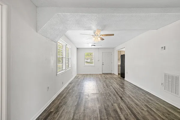 7818 James Dr — Photo 9