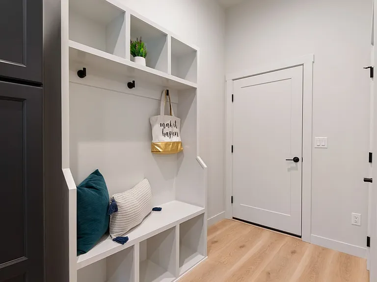 Hidden Hills Condominiums — Photo 22
