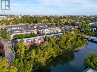 2422 Erlton St SW #305, Calgary, AB T2S3B6