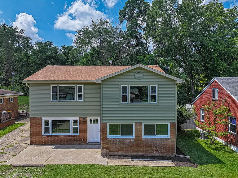 734 Millers Run Rd — Photo 1