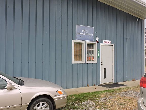 3rd image of 814 N Main St