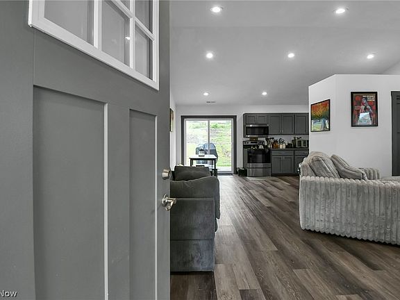 3rd image of 358 Davidson St
