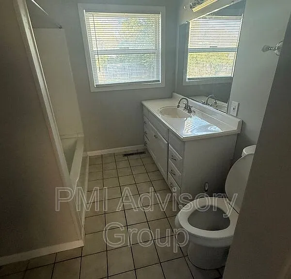1414 SW 32nd St — Photo 8