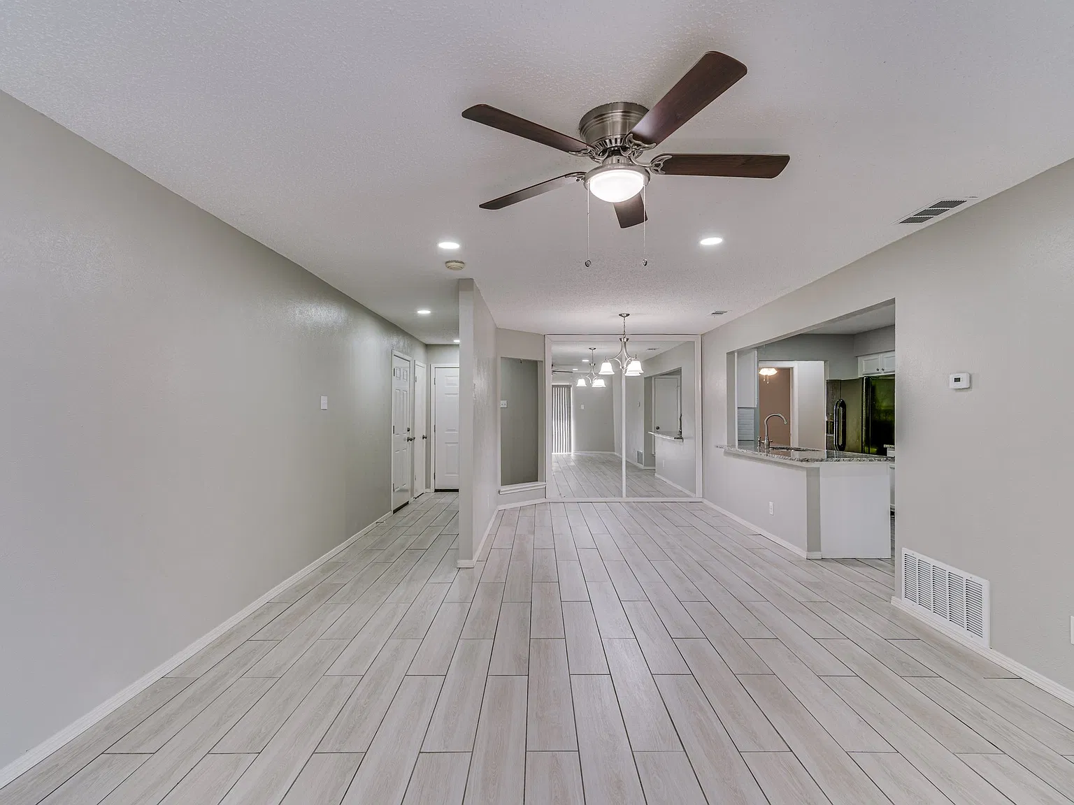 3 bed, 1307 sqft, $1,995 — Photo 4