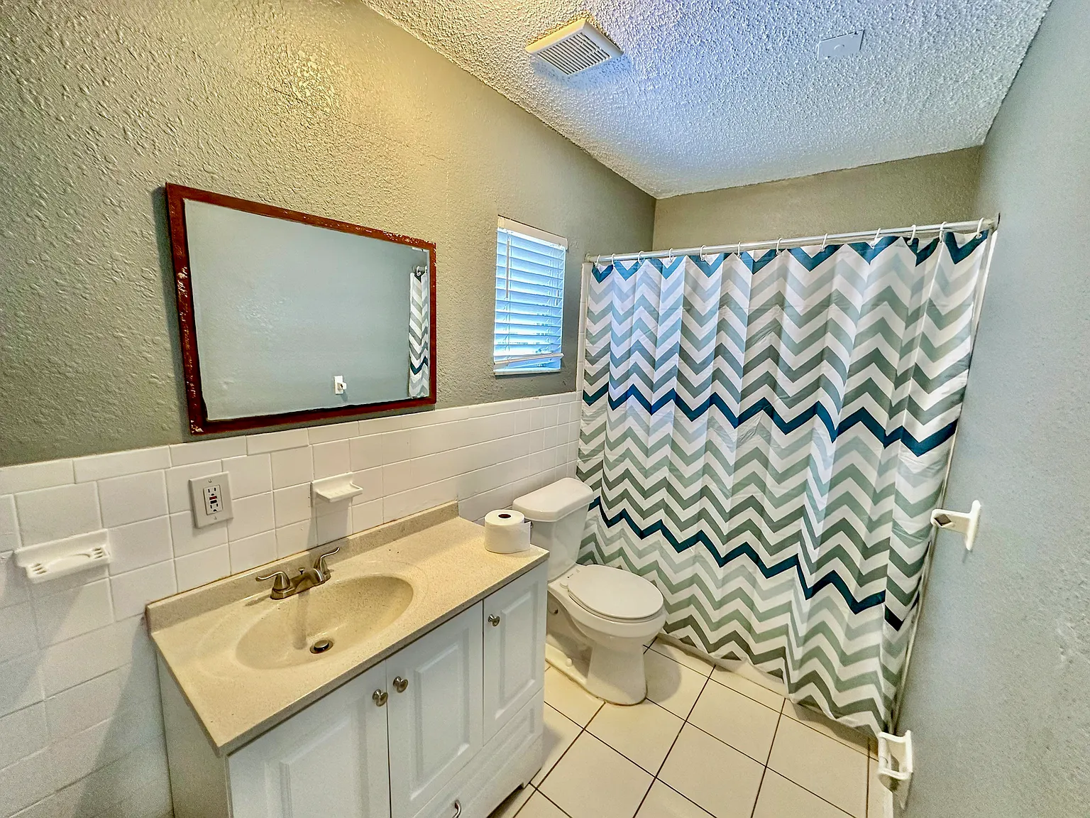 3 bed, 1.0 bath, 950 sqft, $888 — Photo 4