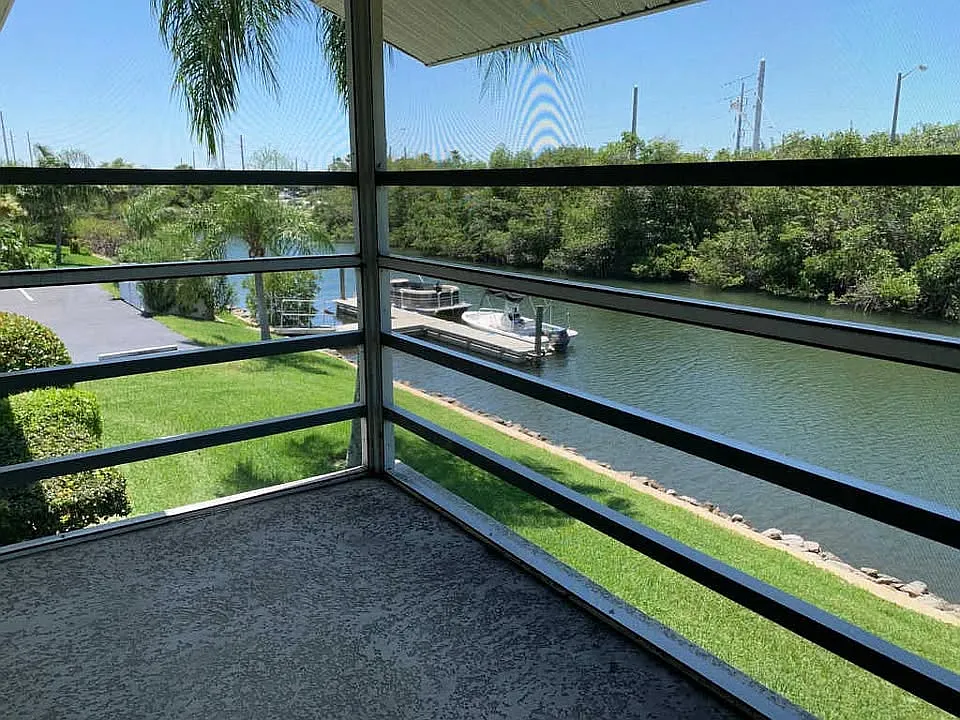 2 bed, 1000 sqft, $2,450 — Photo 2