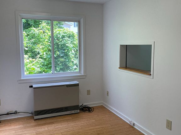 5th image of 237 Maple St APT 3