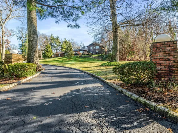 10 Rolling Hill Road, Old Westbury, NY 11568