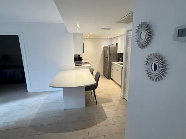 612 Executive Center Dr APT 102, West Palm Beach, FL 33401