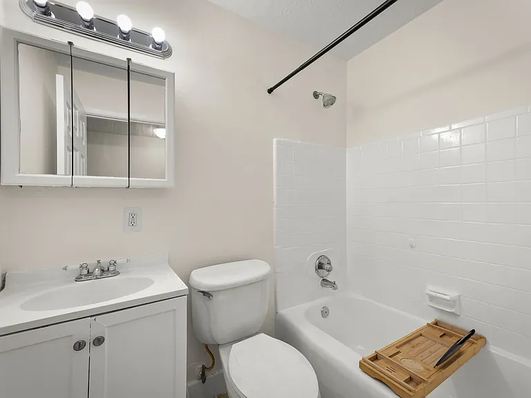 6750 Snow White Dr — Photo 15