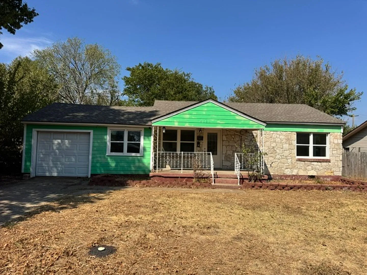 This 2 bedroom 1.5 bath Del city home offers new paint, no carpet for easy living and an updated ... — Photo 1