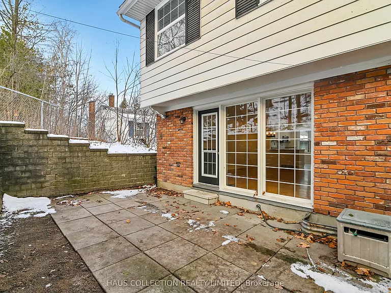 884 Walkley Rd — Photo 18