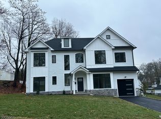 6 Redwood Rd, Livingston, NJ 07039
