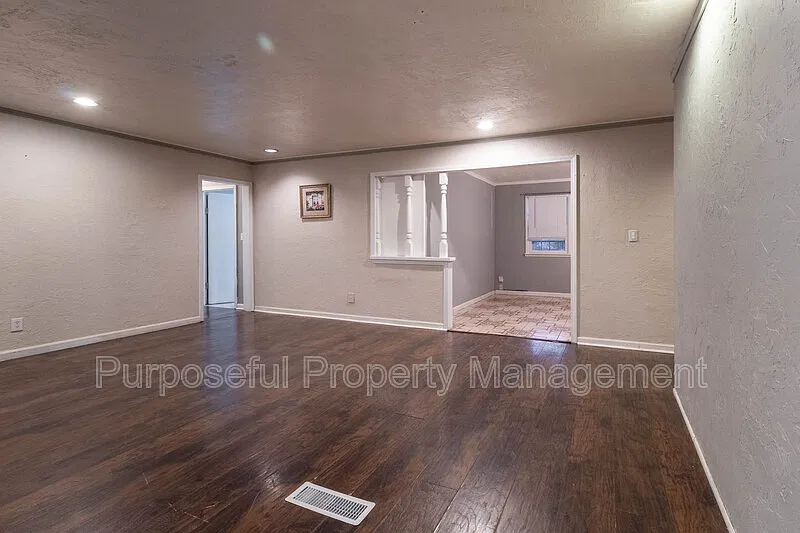 3 bed, 1.0 bath, 1300 sqft, $1,399 — Photo 4