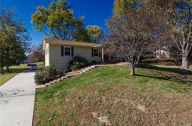 1st image of 76 Lucinda Dr