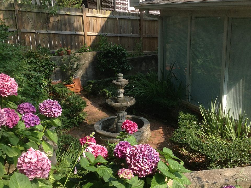 2nd image of 781 San Antonio Dr NE