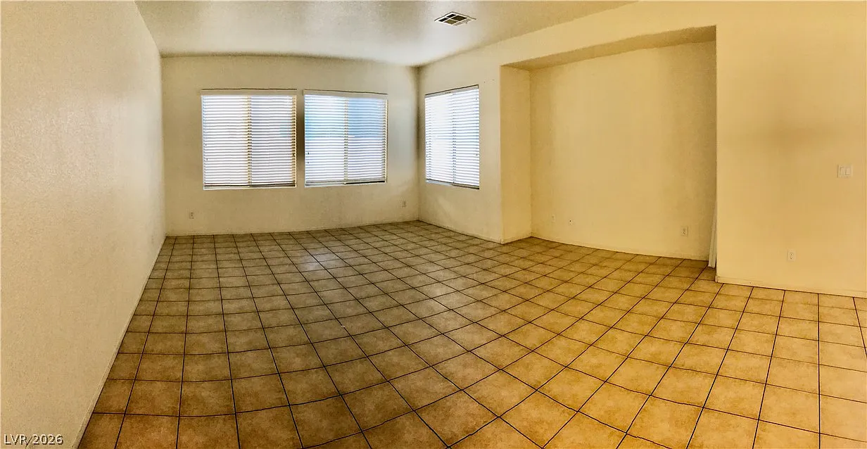 4 bed, 2.5 bath, 1964 sqft, $1,895 — Photo 2