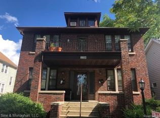 1134 Wayburn St, Grosse Pointe Park, MI 48230