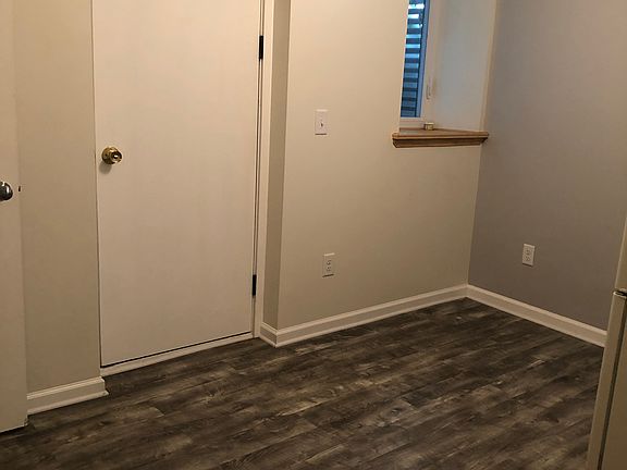 3rd image of 1076 18th Ave SE
