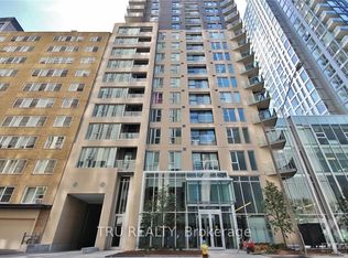 40 Nepean St #1404, Ottawa, ON K2P 0S5
