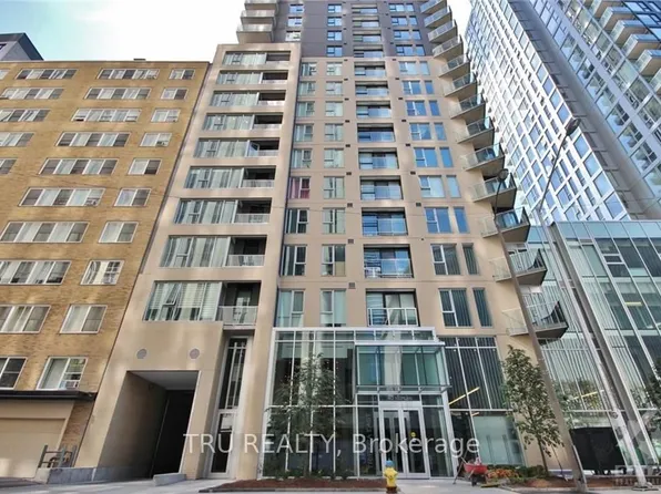 40 Nepean St #1404, Ottawa, ON K2P 0S5