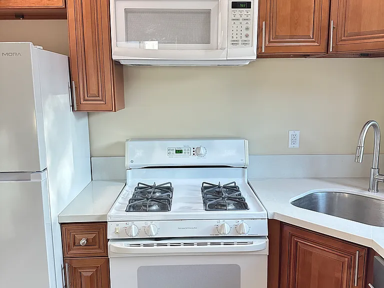 10644 1/2 Pinewood Ave — Photo 24