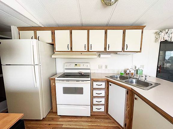 2nd image of 25721 Lilac Ct #L-002