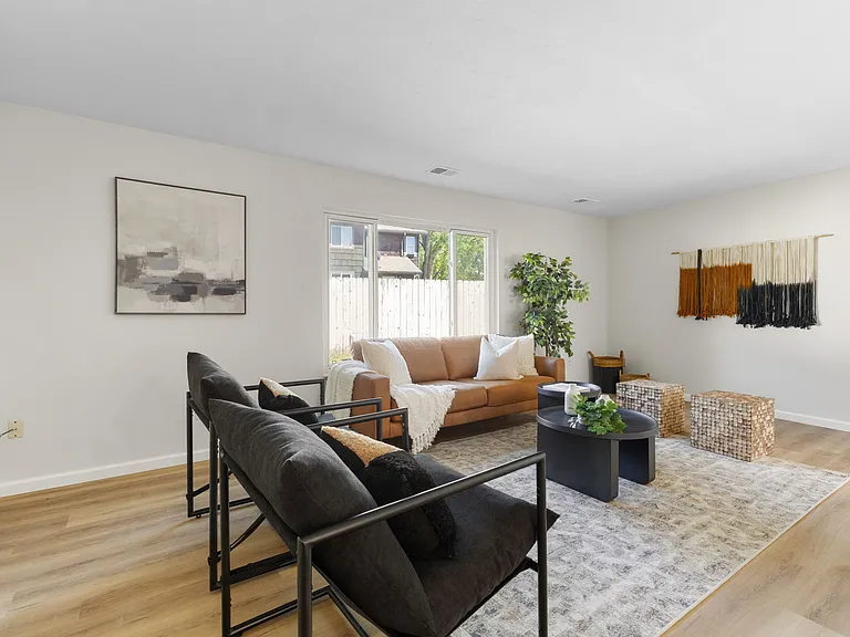 2666 Sherwood Cir — Photo 3