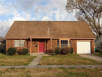689 Newport Cir, Gretna, LA, 70056