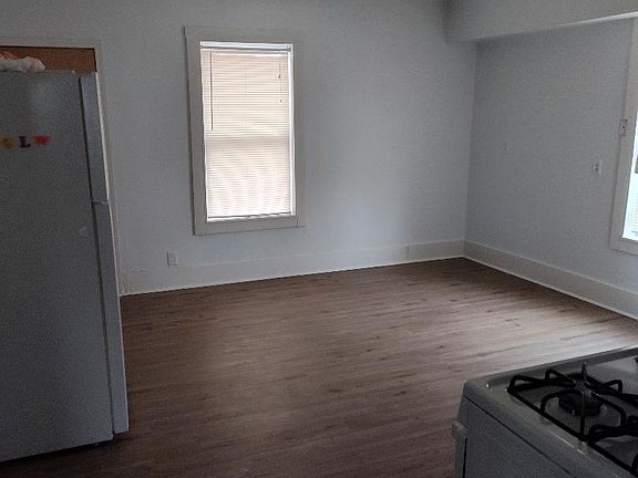 5th image of 507 E College St