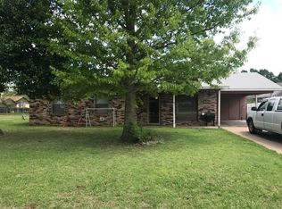 1204 N 8th St, Perry, OK 73077