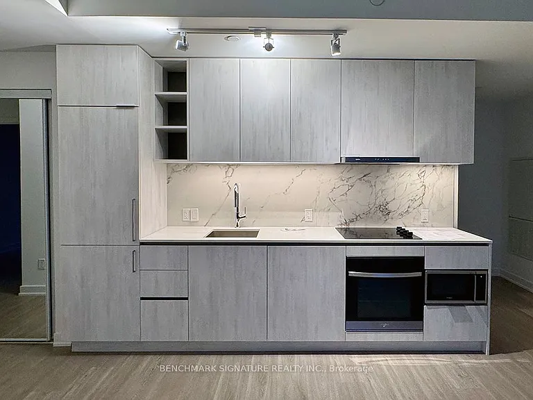 8 Wellesley St W #608 — Photo 3