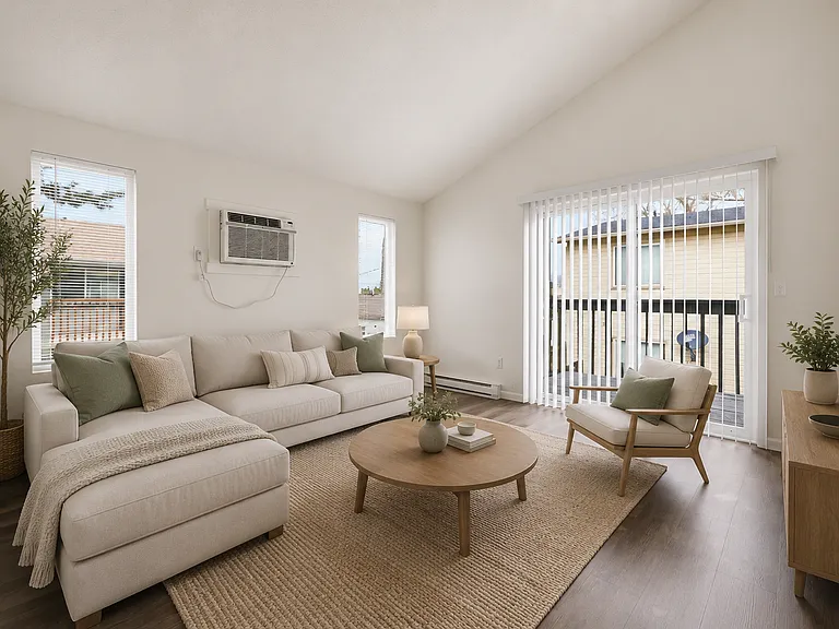 1017 Maple St — Photo 2