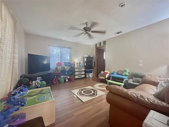 3rd image of 136 Puelba Ln