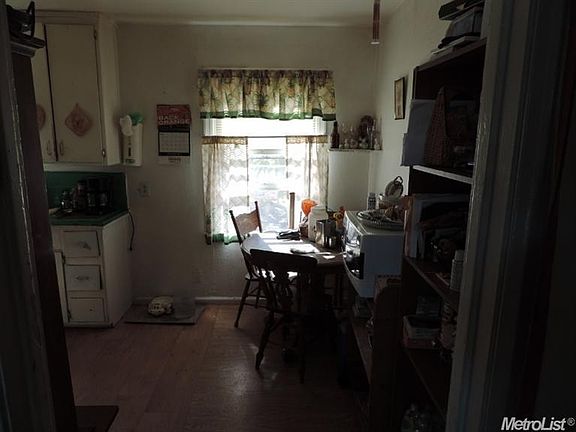 3rd image of 1516 Faye St