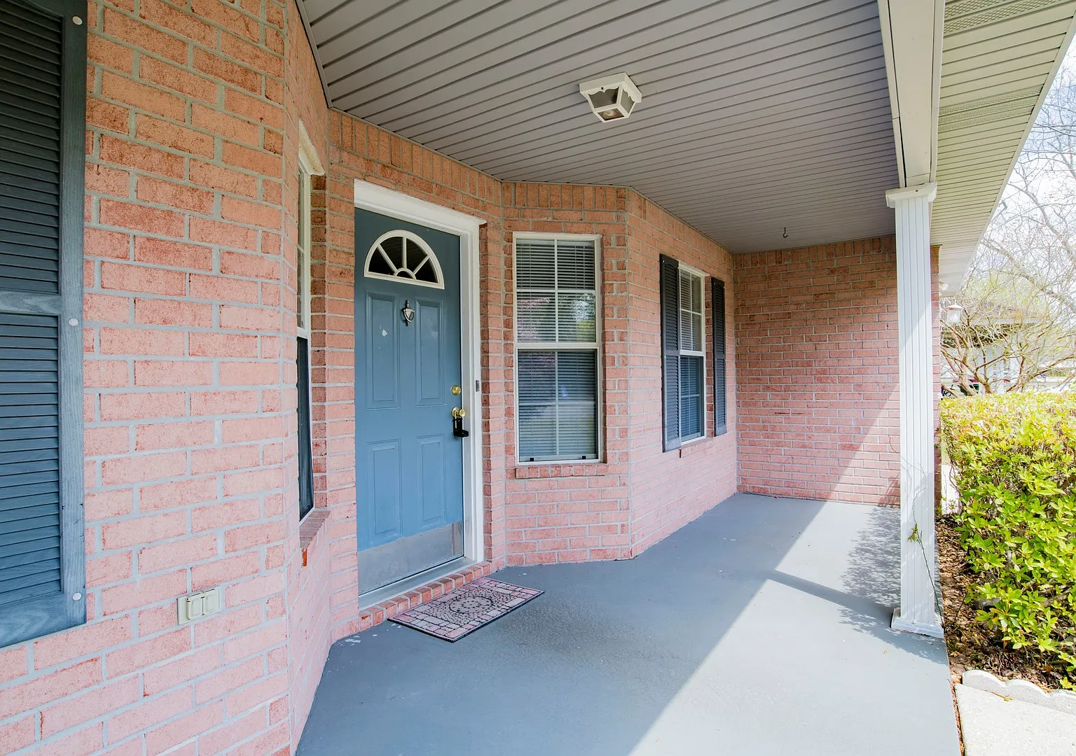3 bed 2 bath home off Creighton Rd — Photo 2
