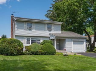 27 Seneca Dr, Commack, NY 11725