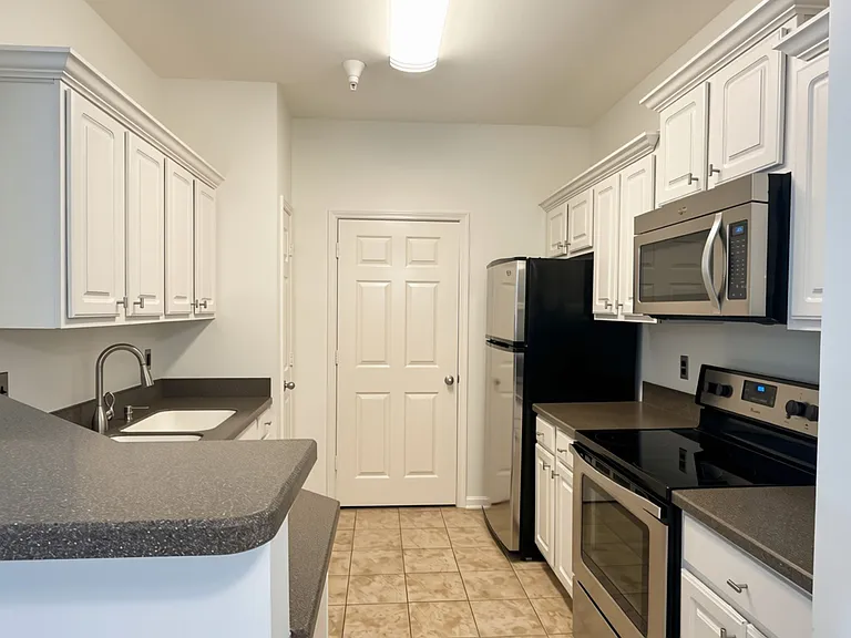 1104 Walden Park Dr — Photo 5