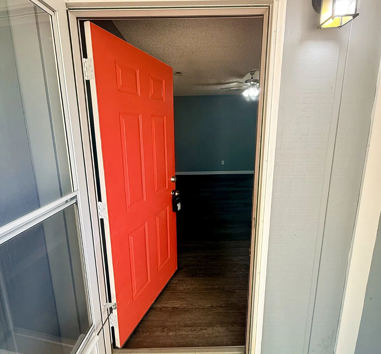 2 bed, 1.5 bath, 925 sqft, $1,000 — Photo 2