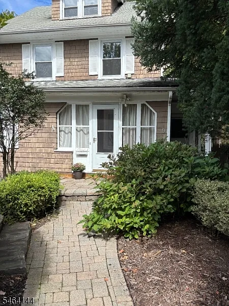 9 Laurel Pl