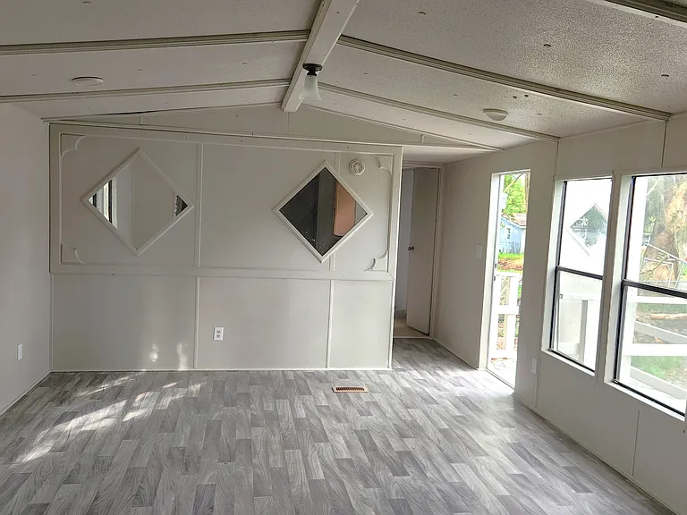 9260 6th Ave — Photo 1