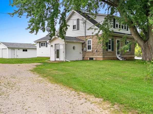 W10057 Baler Rd, Hortonville, WI 54944