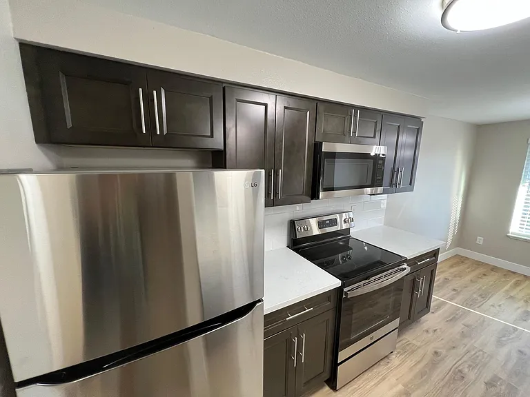 708 Browning Ave S #16 — Photo 7