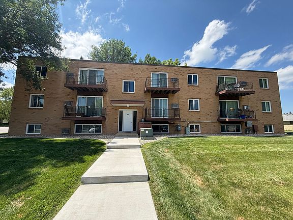 3rd image of 804 4th St NE #9