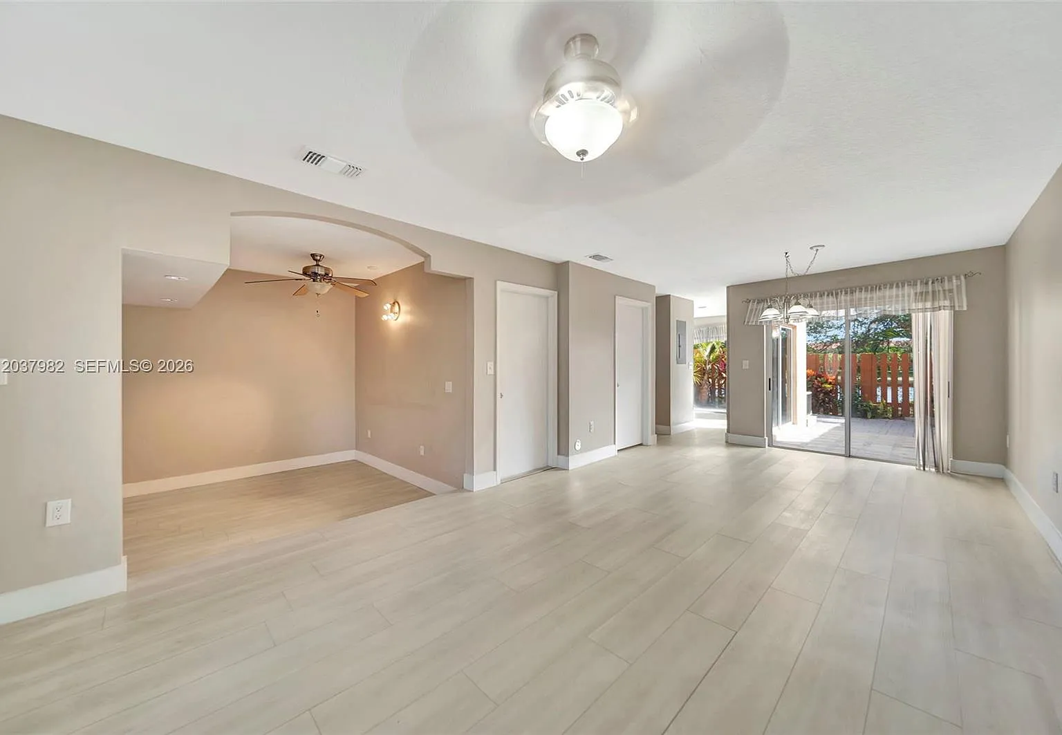 3 bed, 1220 sqft, $3,300 — Photo 2