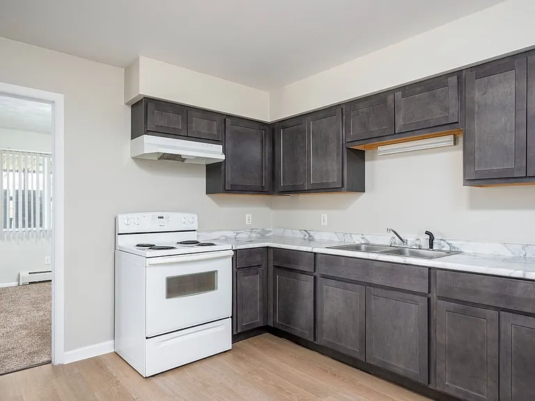 Lakewood Apartments — Photo 33