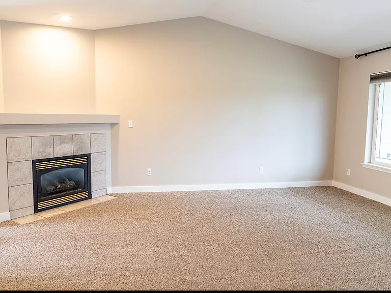 1118 Karen Ave — Photo 3