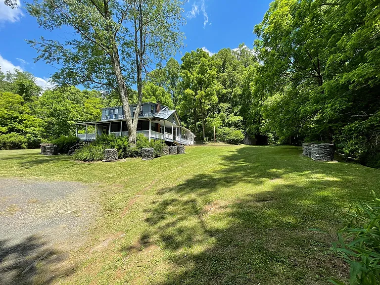 Spacious yard with circle driveway.
