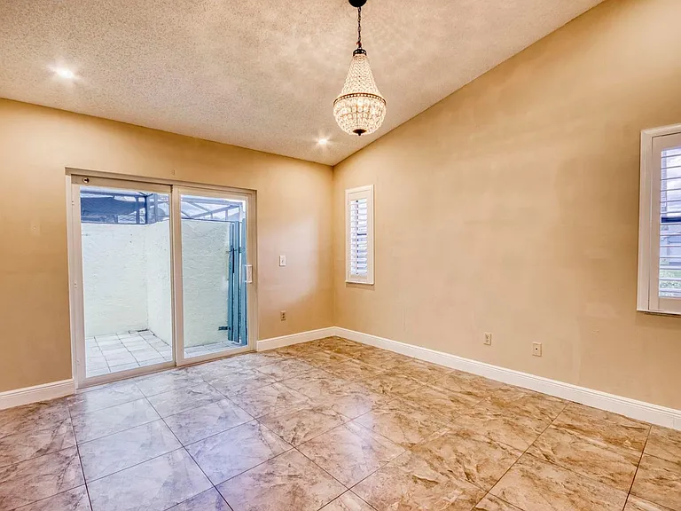9109 SW 21st St E — Photo 6